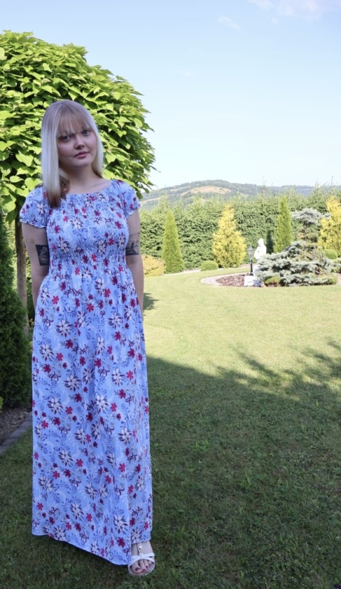 Długa sukienka w kwiaty, hiszpanka