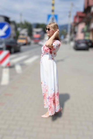 Długa sukienka z kopertowym dekoltem, wzór kwiatowy, 60% len