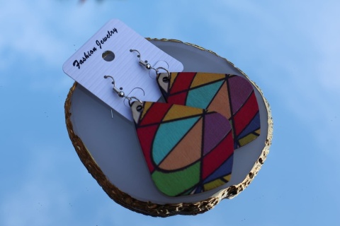 Kolczyki wiszące, drewniane, kolorowy graficzny wzór