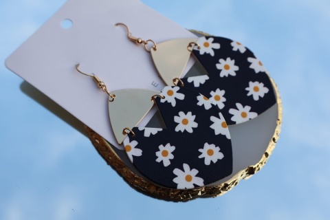 Kolczyki wiszące, drewniane w kwiaty