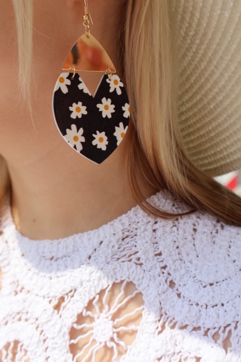 Kolczyki wiszące, drewniane w kwiaty