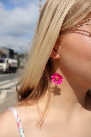 Kolczyki wiszące kwiaty kolor fuksja