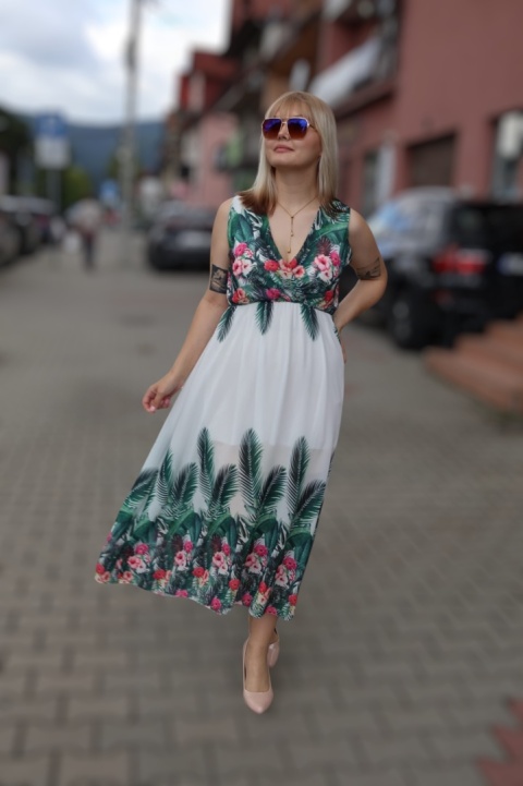 Letnia sukienka z dekoltem w serek, bez rękawów w kwiaty