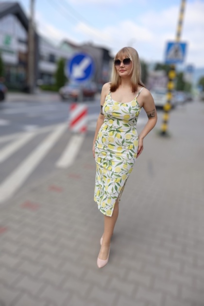 Sukienka midi w cytryny, prążek, na szelkach, ołówkowa, plus size
