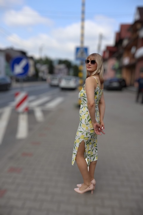 Sukienka midi w cytryny, prążek, na szelkach, ołówkowa, plus size