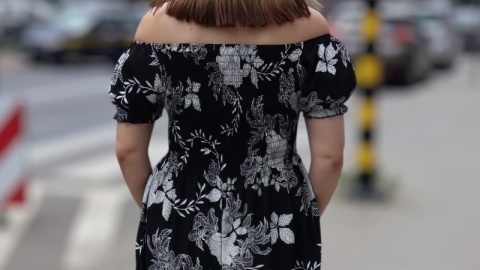 Zwiewna sukienka w kwiaty, hiszpanka