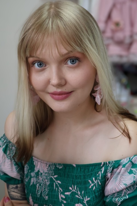 Zwiewna sukienka w kwiaty, hiszpanka