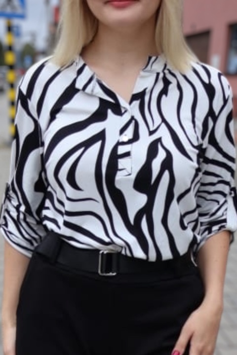 Biało-czarna bluzka w print zebra ze stójką i guzikami