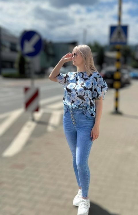 Bluzka mgiełka róże z rękawem w kształcie skrzydeł motyla