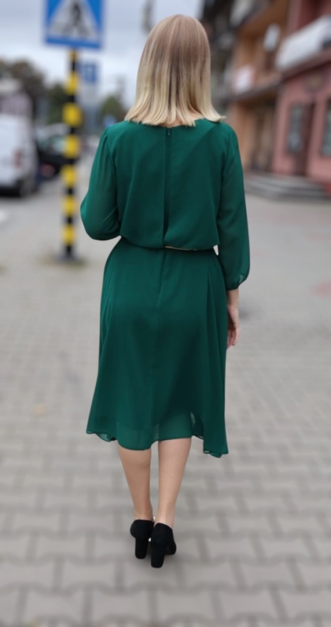 Elegancka, szyfonowa, rozkloszowana sukienka butelkowa zieleń