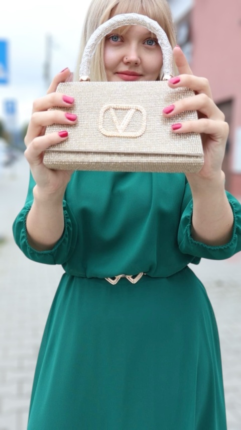 Elegancka, szyfonowa, rozkloszowana sukienka butelkowa zieleń