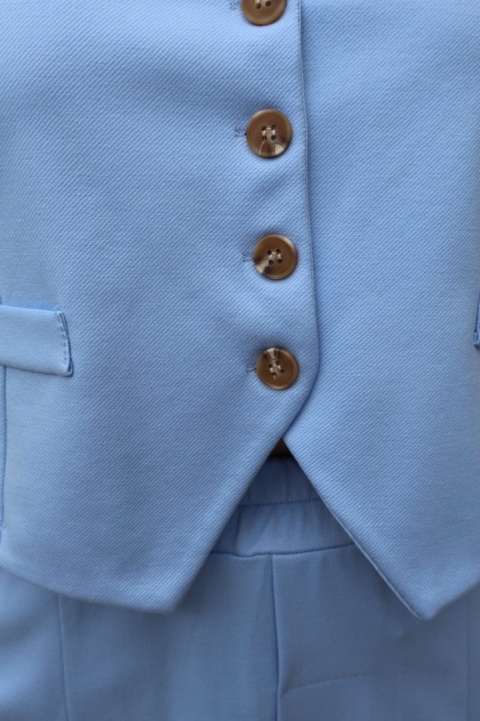 Jasnoniebieski komplet garniturowy kamizelka i spodnie