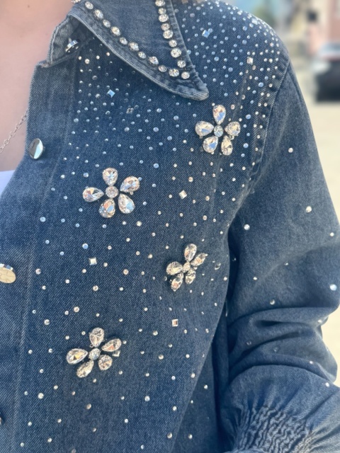 Jeansowa koszula z kryształkami zapinana na guziki