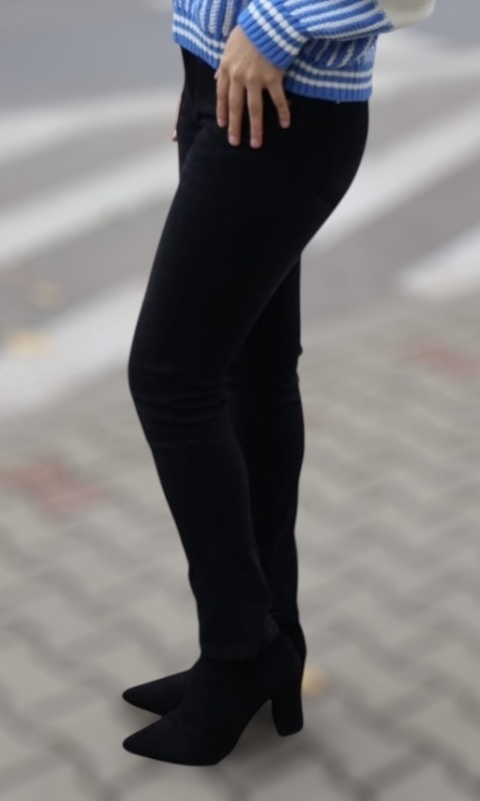 Klasyczne jeansy damskie z paskiem Cudi ciemny denim, wysoki stan