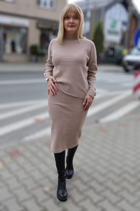 Komplet dzianinowy beż, sweter i spódnica midi