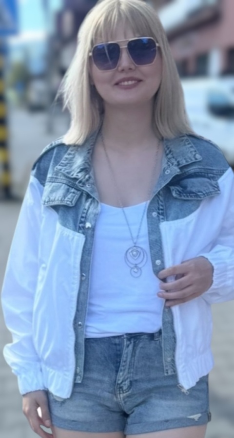 Kurtka jeansowo–bawełniana damska L, zapinana na zamek z kieszeniami