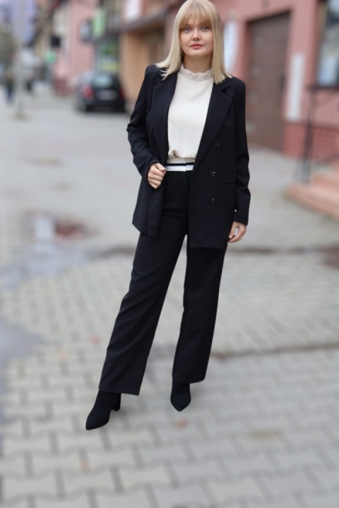 Beżowa bluzka damska z subtelną stójką