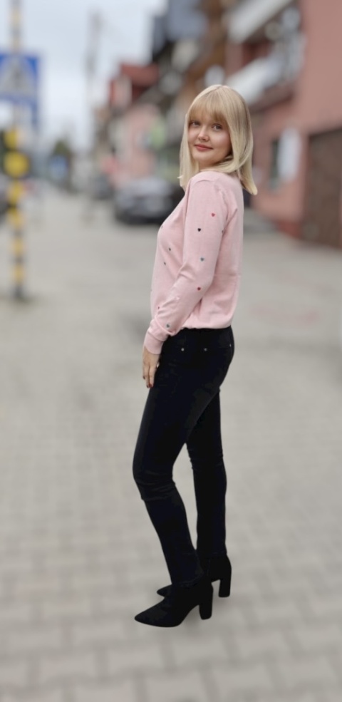 Sweter damski z serduszkami, różowy