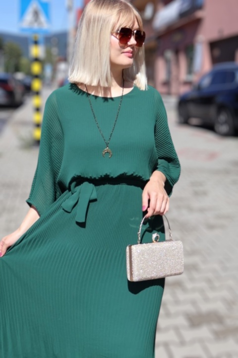 Zielona plisowana maxi sukienka z rękawem nietoperz