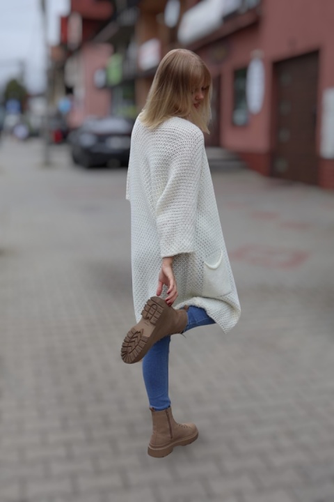 Długi kardigan ecru oversize z kieszeniami